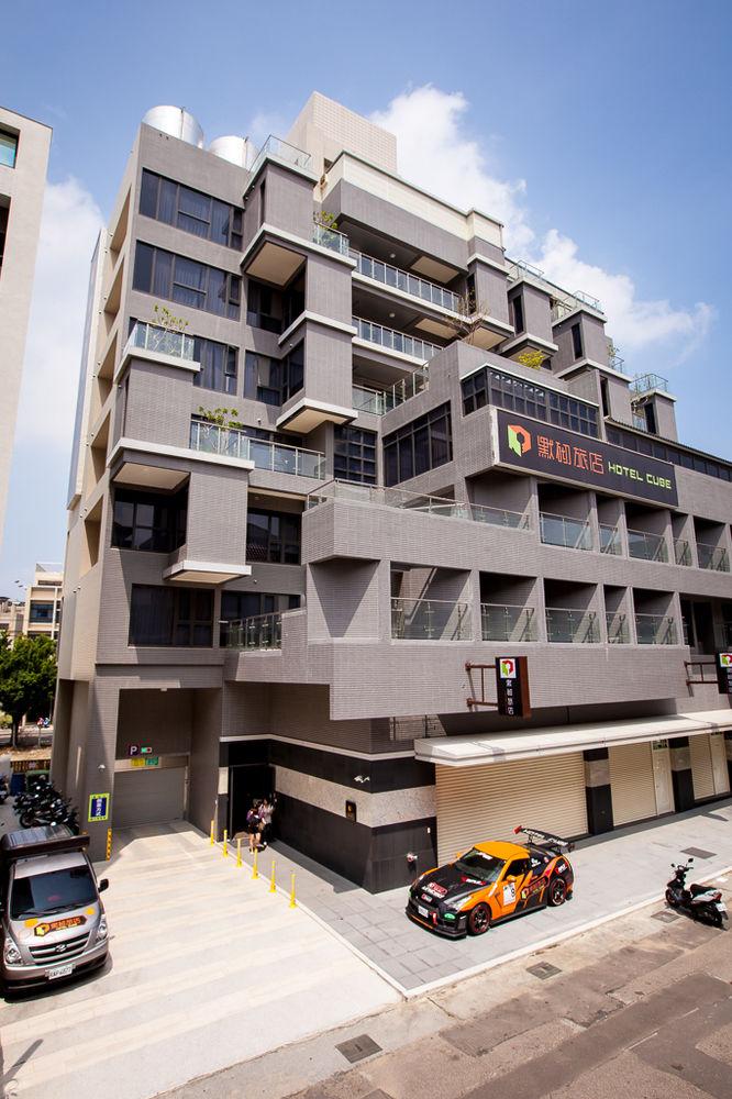 Hotel Cube ไถจง ภายนอก รูปภาพ