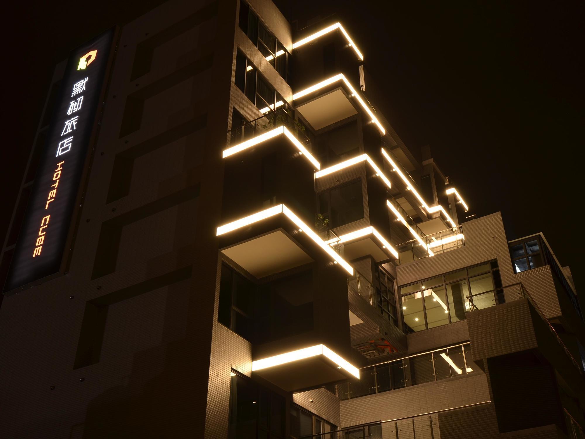 Hotel Cube ไถจง ภายนอก รูปภาพ