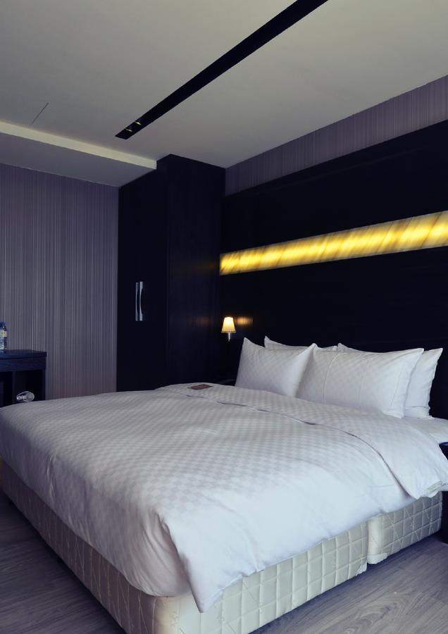 Hotel Cube ไถจง ภายนอก รูปภาพ