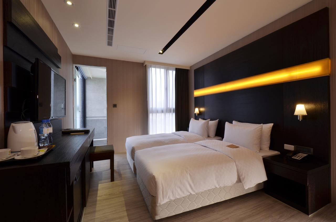 Hotel Cube ไถจง ภายนอก รูปภาพ