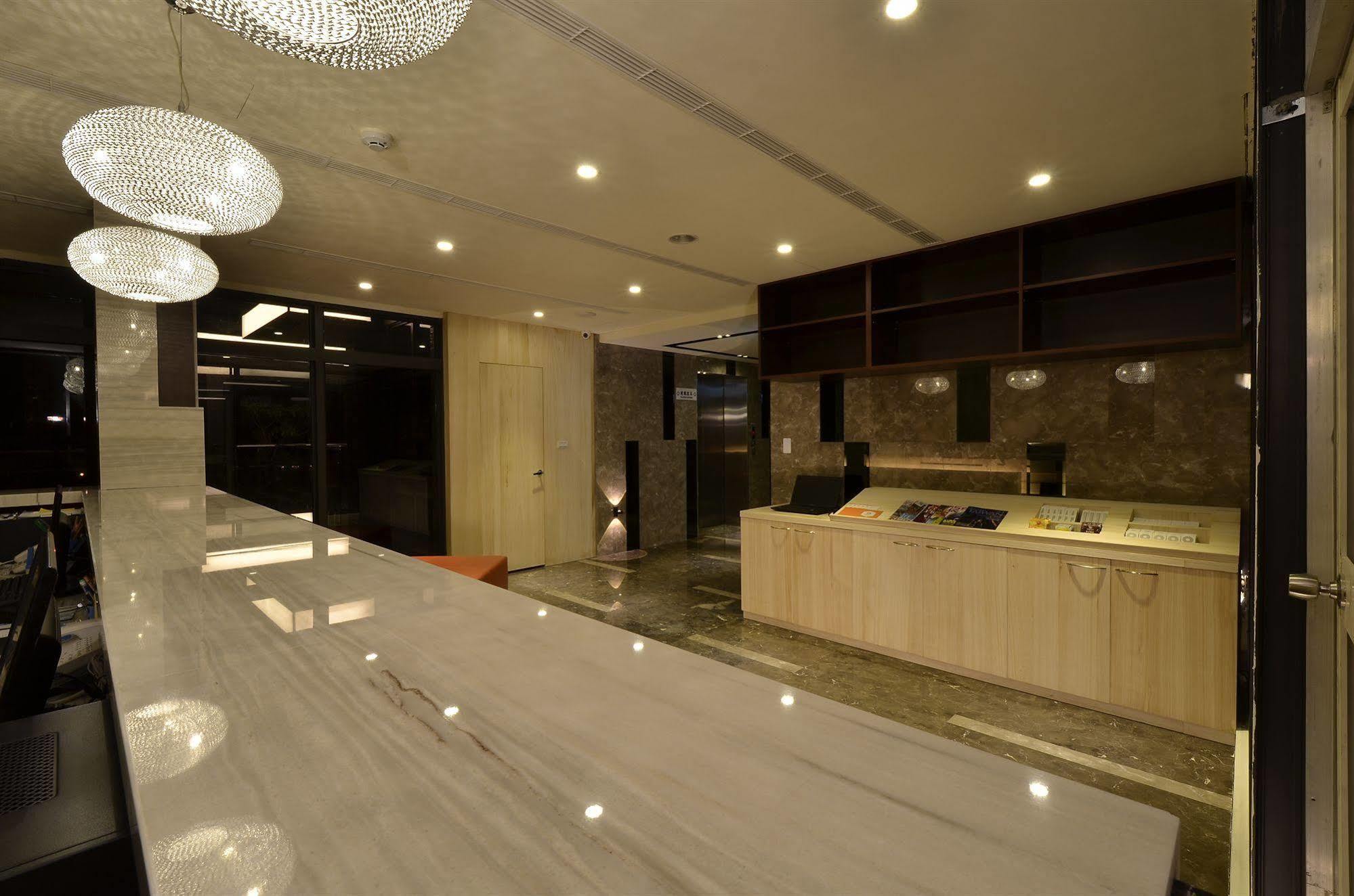 Hotel Cube ไถจง ภายนอก รูปภาพ