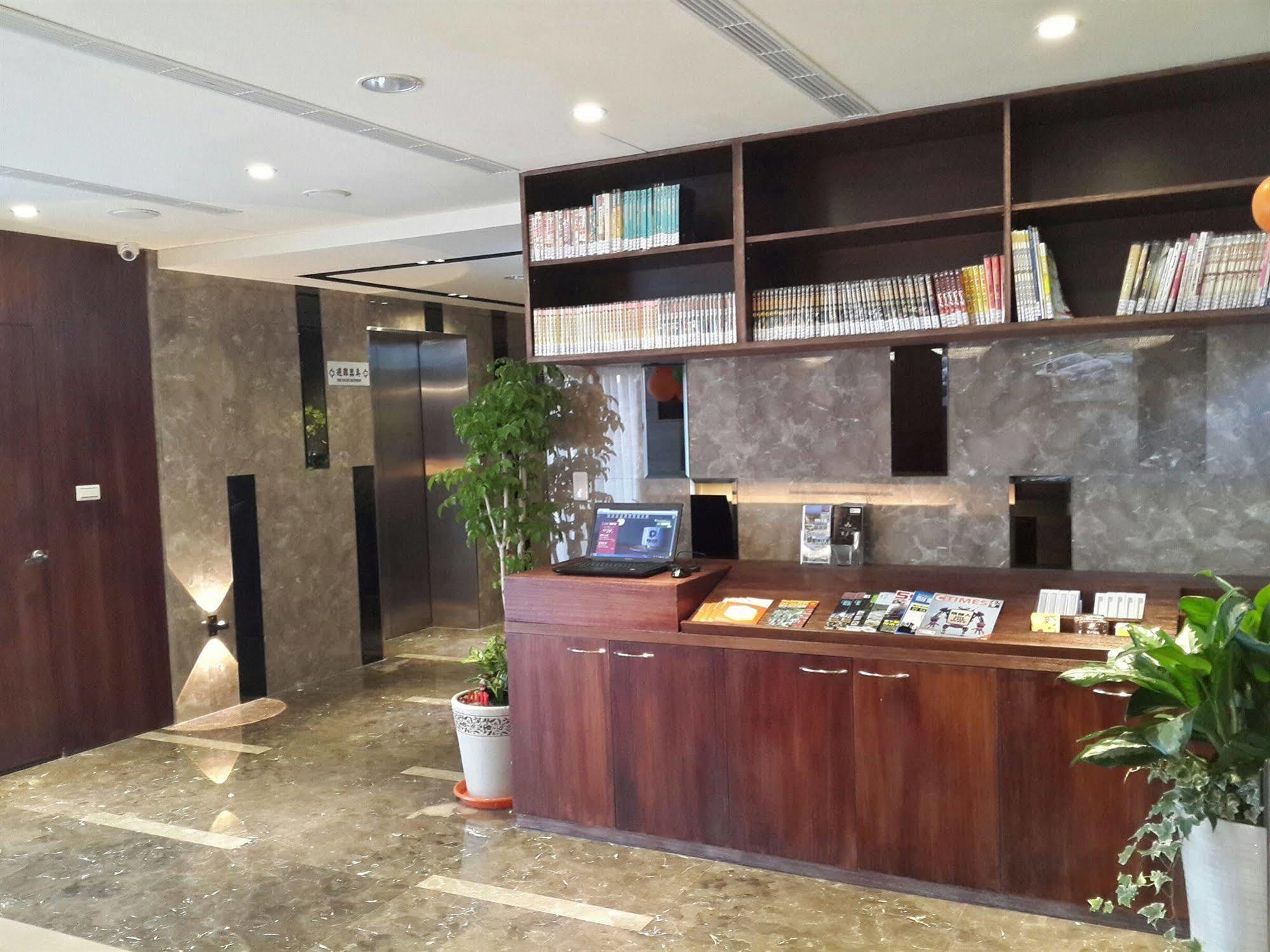 Hotel Cube ไถจง ภายนอก รูปภาพ