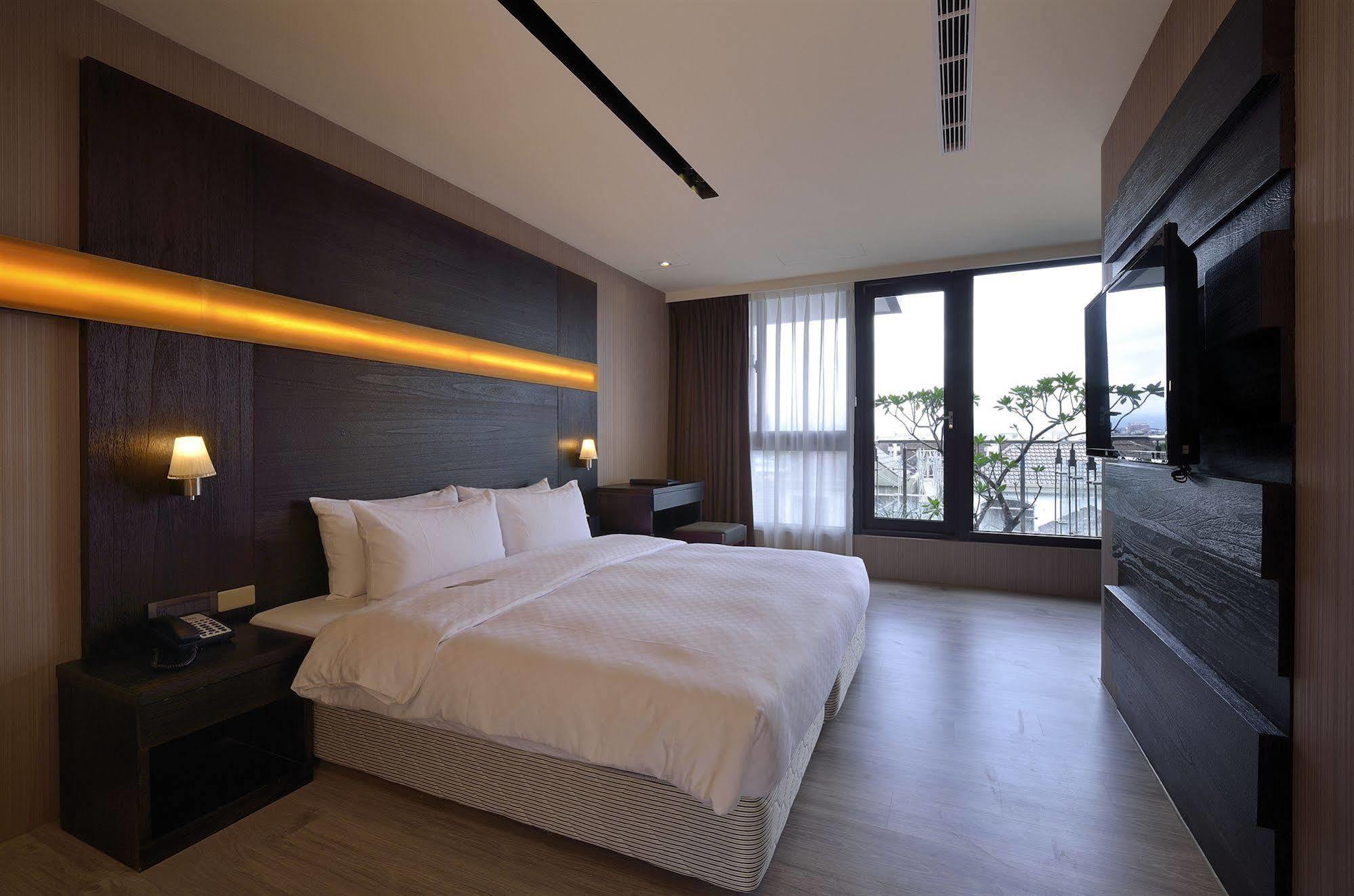 Hotel Cube ไถจง ภายนอก รูปภาพ