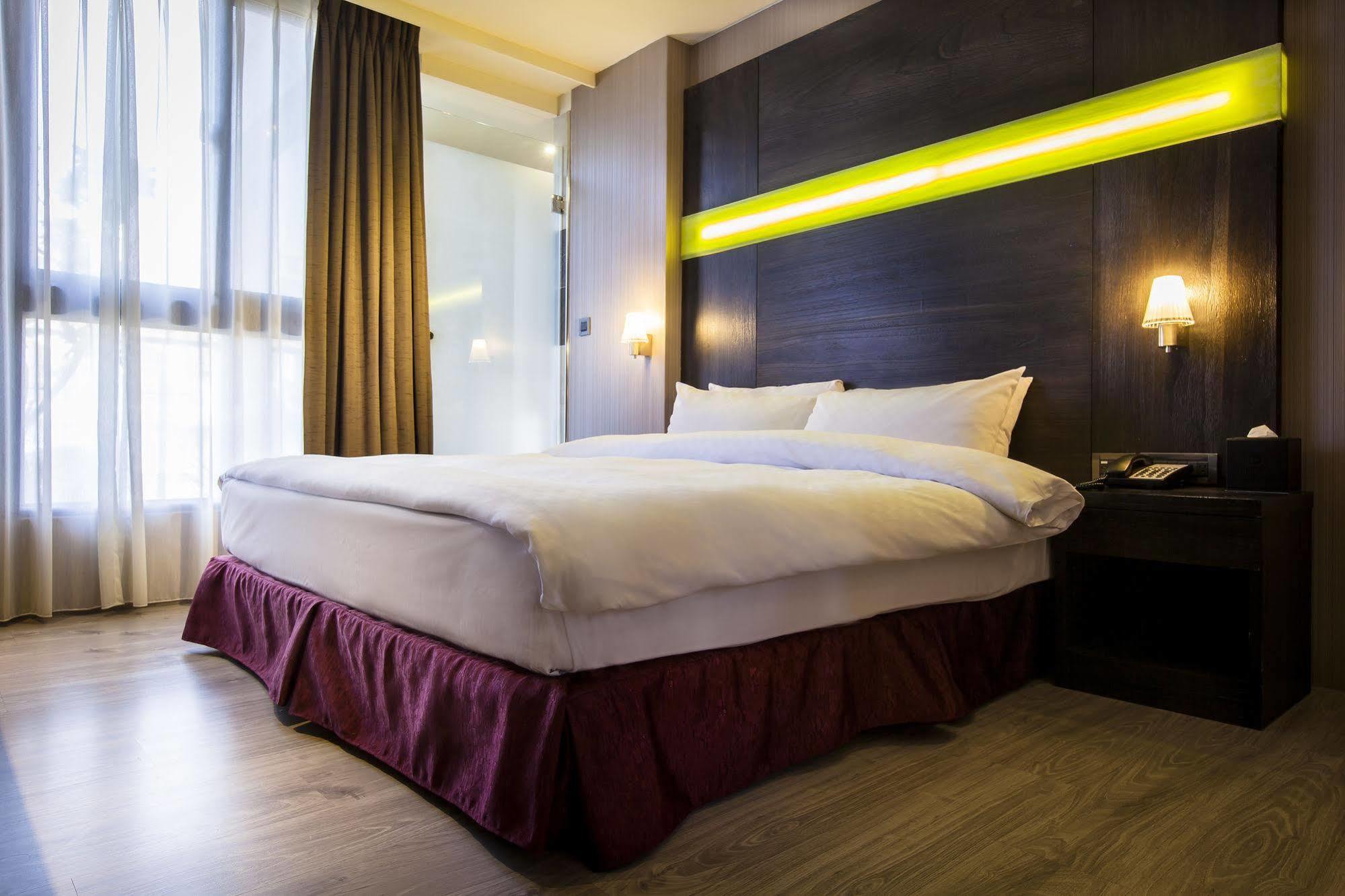 Hotel Cube ไถจง ภายนอก รูปภาพ