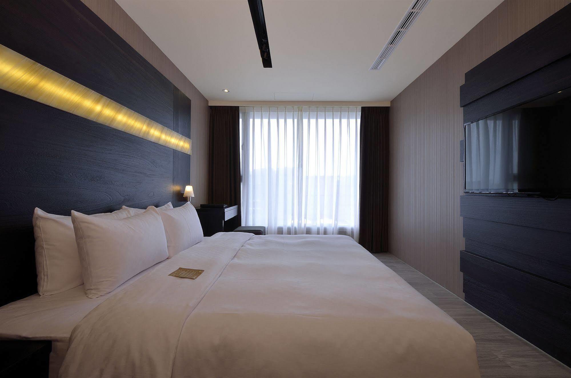 Hotel Cube ไถจง ภายนอก รูปภาพ