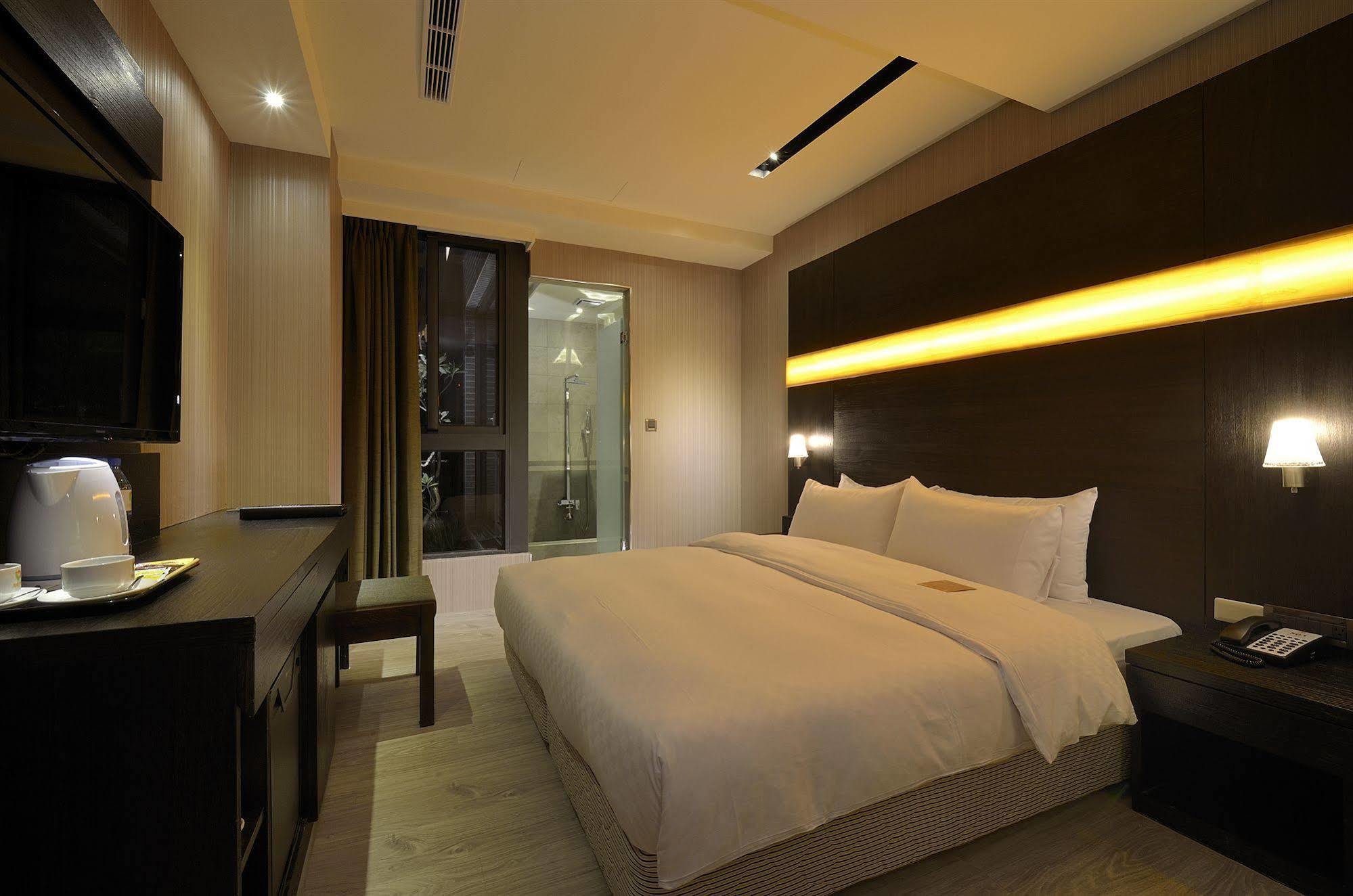 Hotel Cube ไถจง ภายนอก รูปภาพ